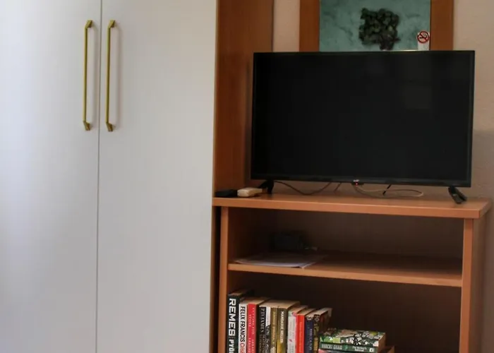 Laura-spacious On The Main Apartament