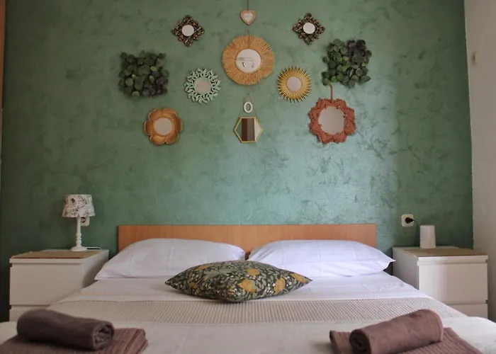 Laura-spacious On The Main