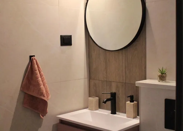 Laura-spacious On The Main * Makarska