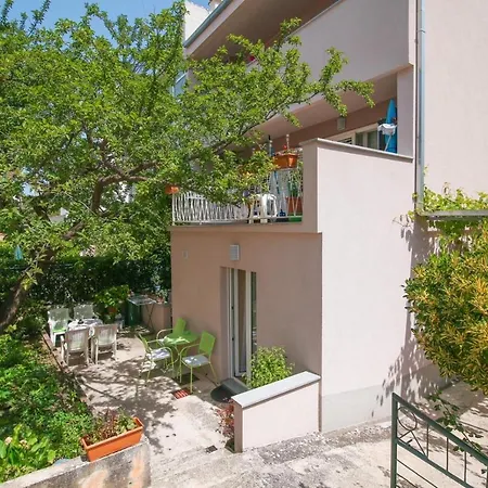 Studio Apartment Laura-Spacious Studio On The Main Beach * Makarska