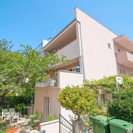 Studio Apartment Laura-Spacious Studio On The Main Beach *
