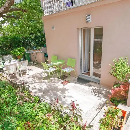 Studio Apartment Laura-Spacious Studio On The Main Beach * Makarska