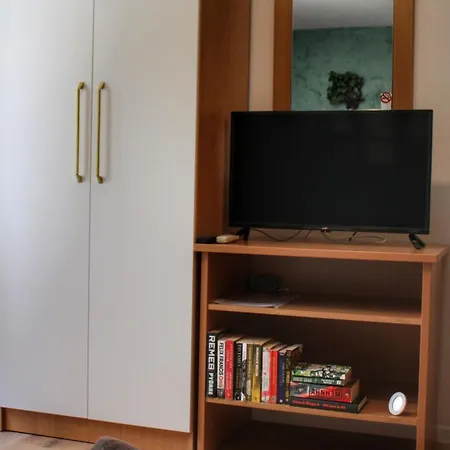 Studio Apartment Laura-Spacious Studio On The Main Beach Daire