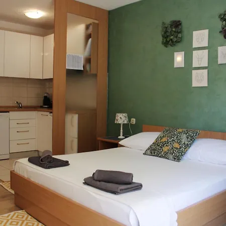 Studio Apartment Laura-Spacious Studio On The Main Beach Makarska