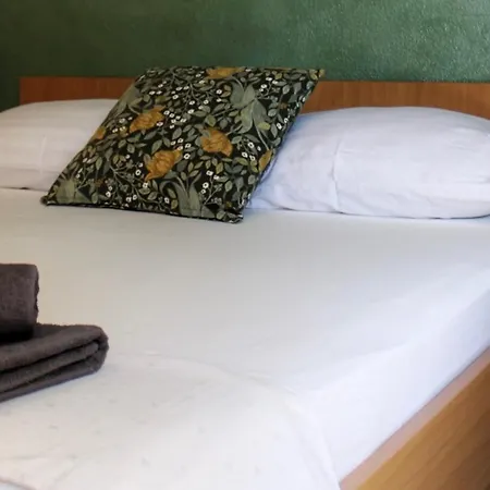 Daire Studio Apartment Laura-Spacious Studio On The Main Beach Makarska