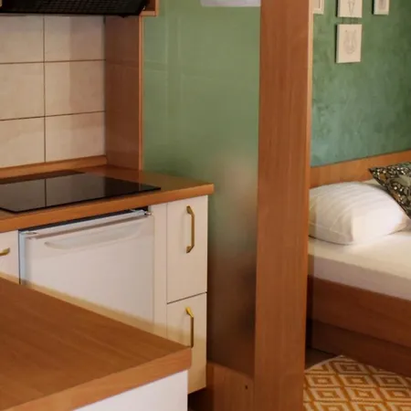 Laura-spacious On The Main