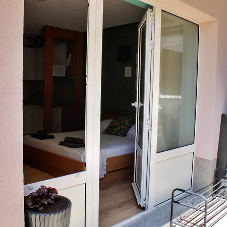 Daire Studio Apartment Laura-Spacious Studio On The Main Beach Makarska