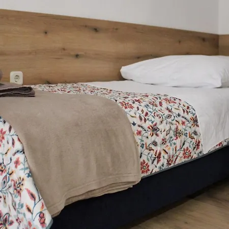 Studio Apartment Laura-Spacious Studio On The Main Beach Daire *