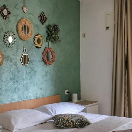 Daire Studio Apartment Laura-Spacious Studio On The Main Beach *