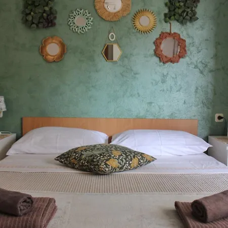 Daire Studio Apartment Laura-Spacious Studio On The Main Beach Makarska
