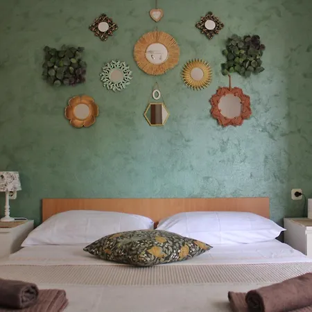 Studio Apartment Laura-Spacious Studio On The Main Beach