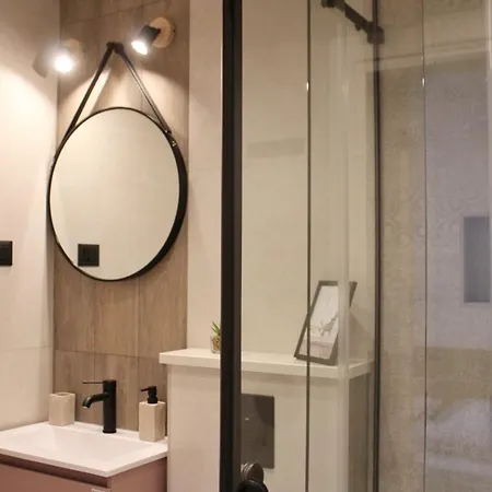 Studio Apartment Laura-Spacious Studio On The Main Beach Daire *