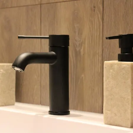 Laura-spacious On The Main Makarska