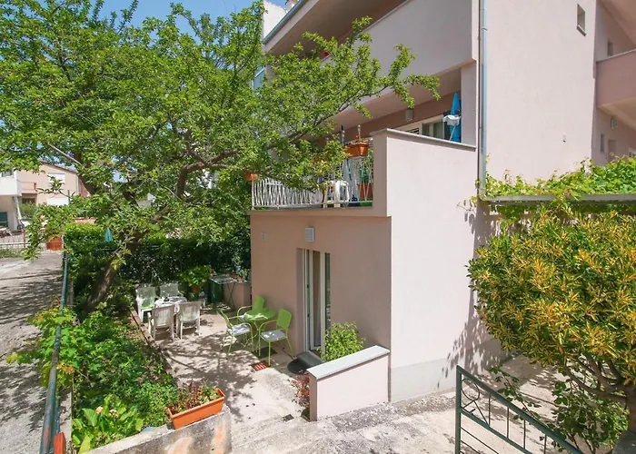 Laura-spacious On The Main * Makarska