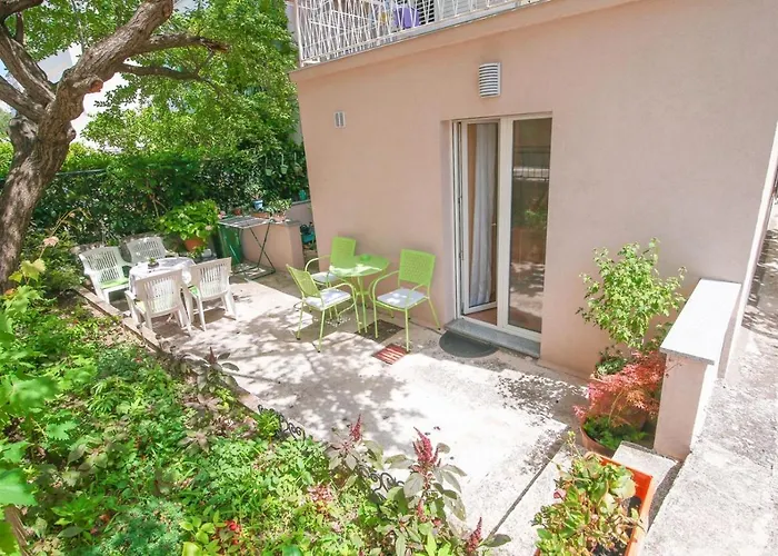 Laura-spacious On The Main * Makarska
