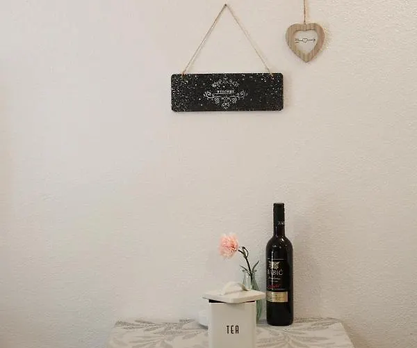 Laura-spacious On The Main Appartamento Makarska