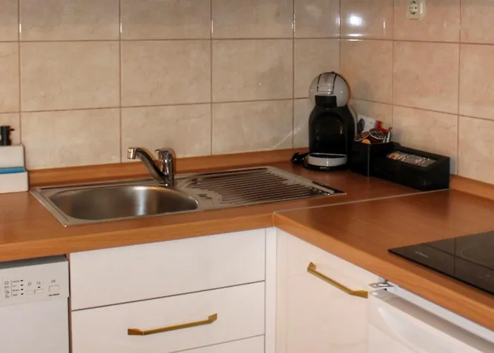 Laura-spacious On The Main Makarska