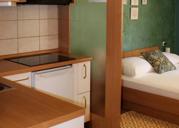 Laura-spacious On The Main