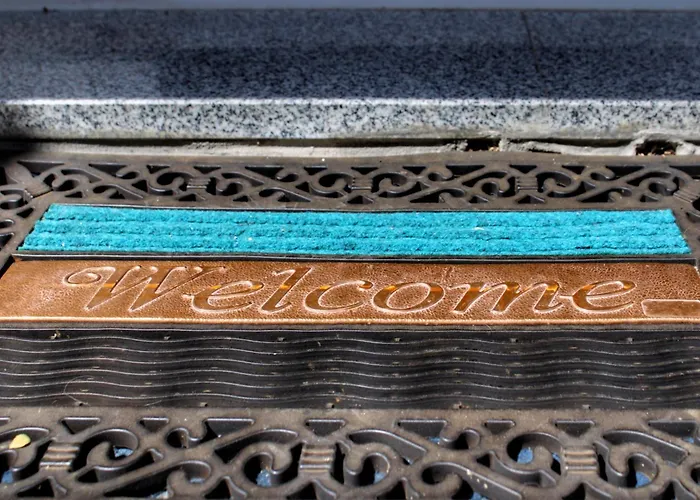 Laura-spacious On The Main Makarska