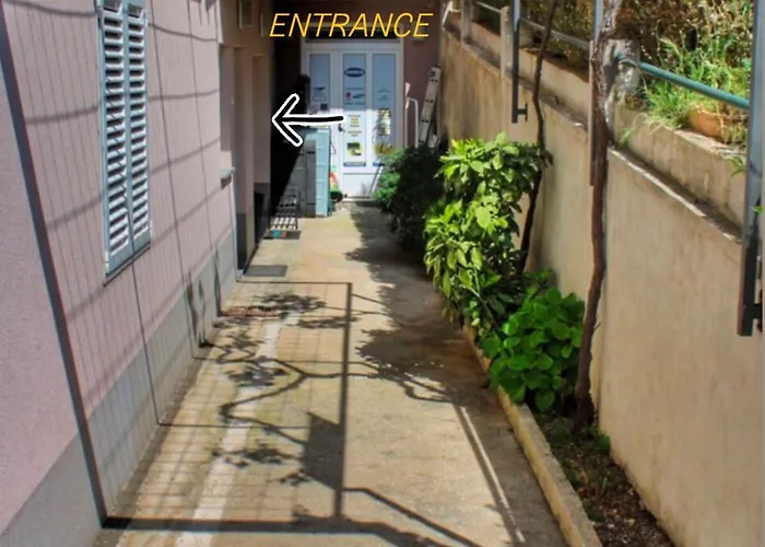 Laura-spacious On The Main *