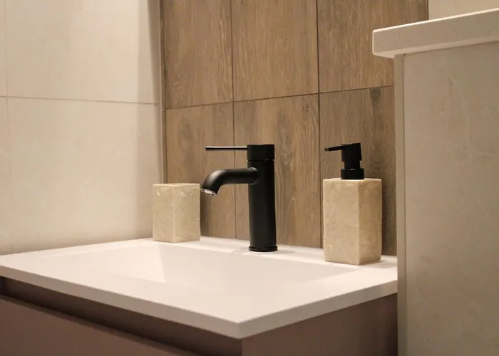 Laura-spacious On The Main